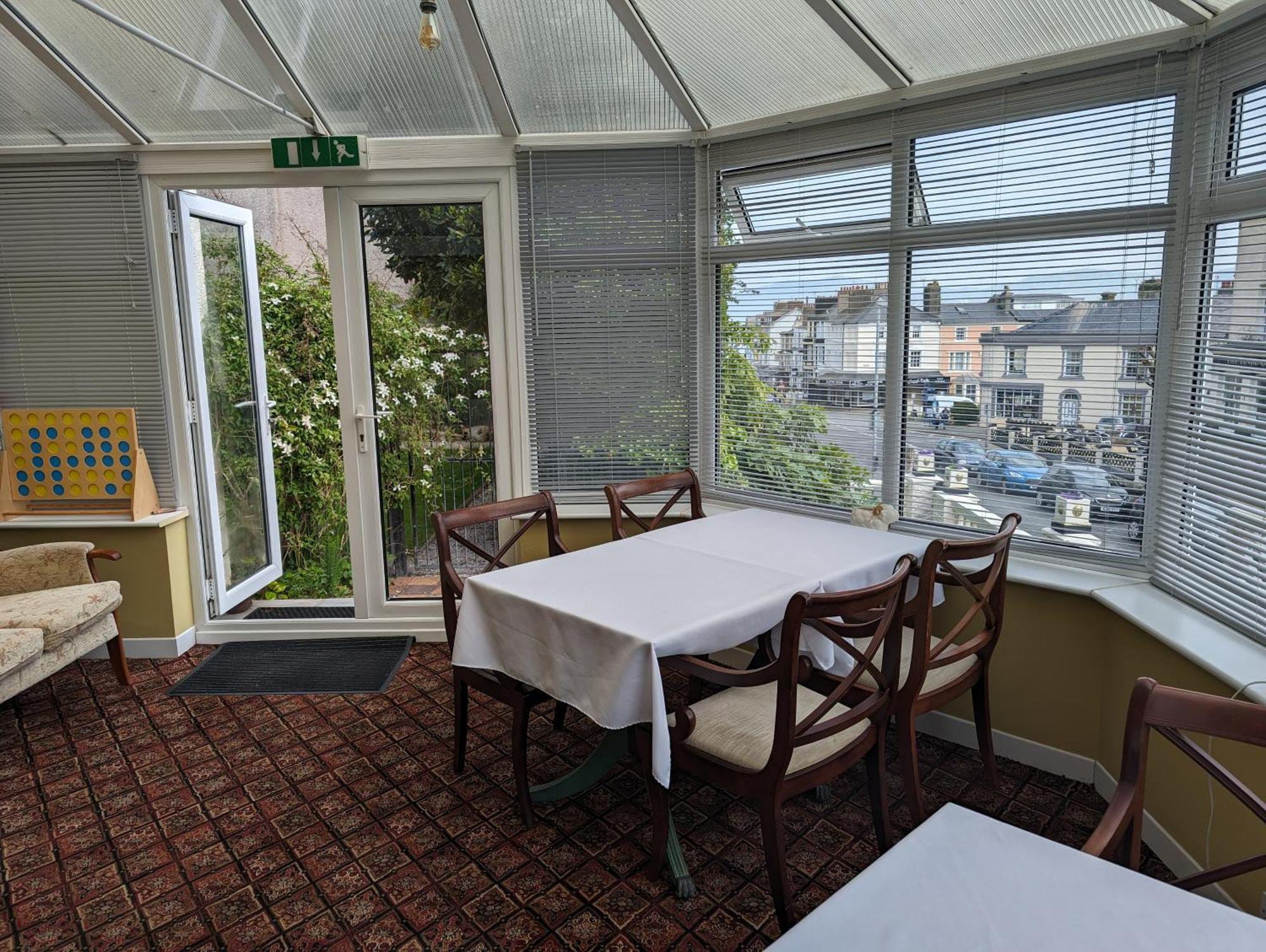 The Chelsea Bed and Breakfast Llandudno Exteriör bild