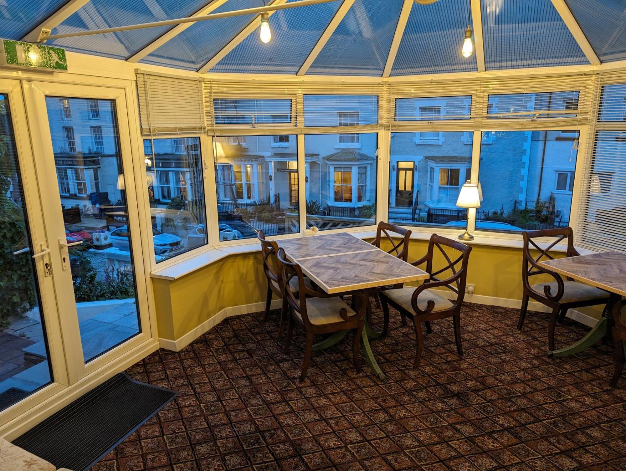 The Chelsea Bed and Breakfast Llandudno Exteriör bild