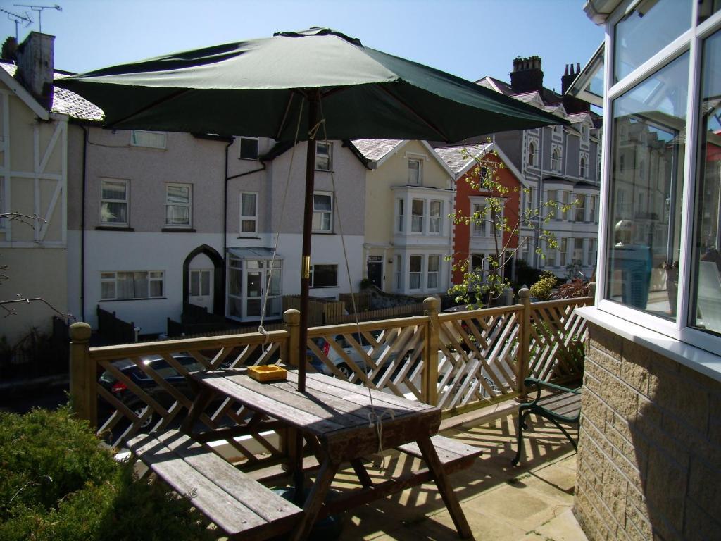 The Chelsea Bed and Breakfast Llandudno Exteriör bild